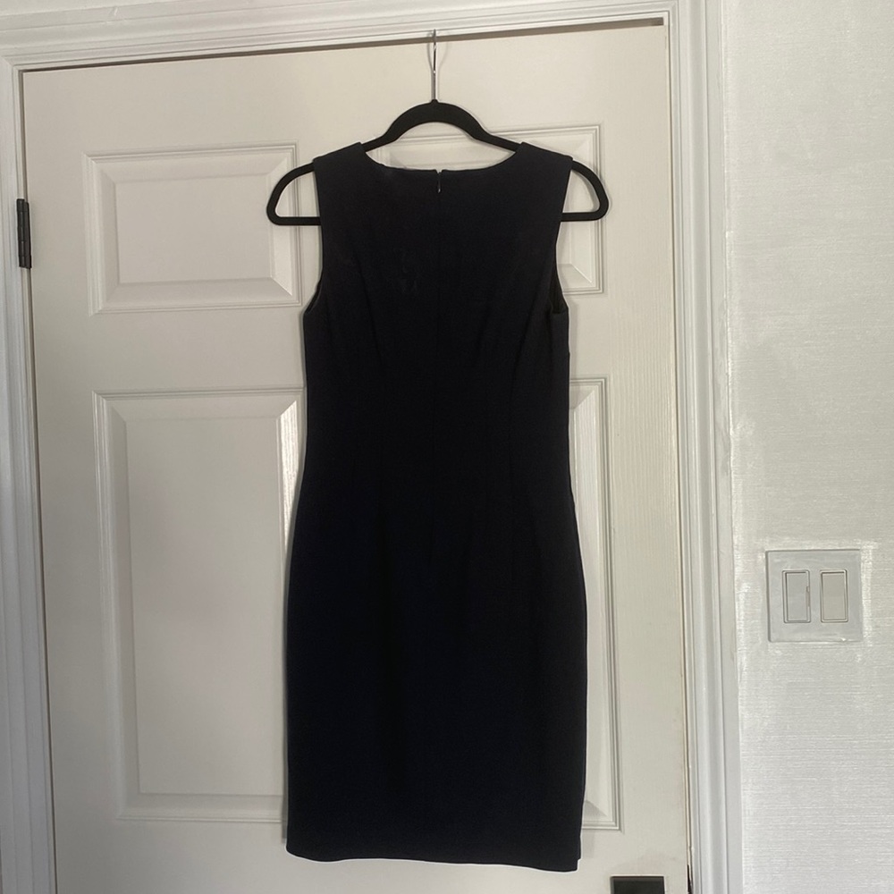 Elie Tahari navy sheath dress size 6